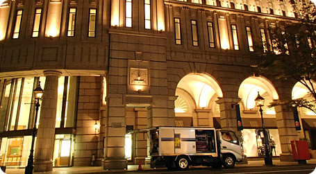 深夜のデパートで作業です。