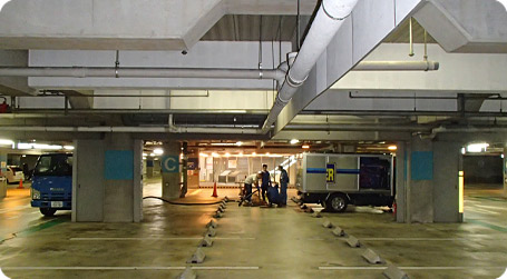 地下での作業です。